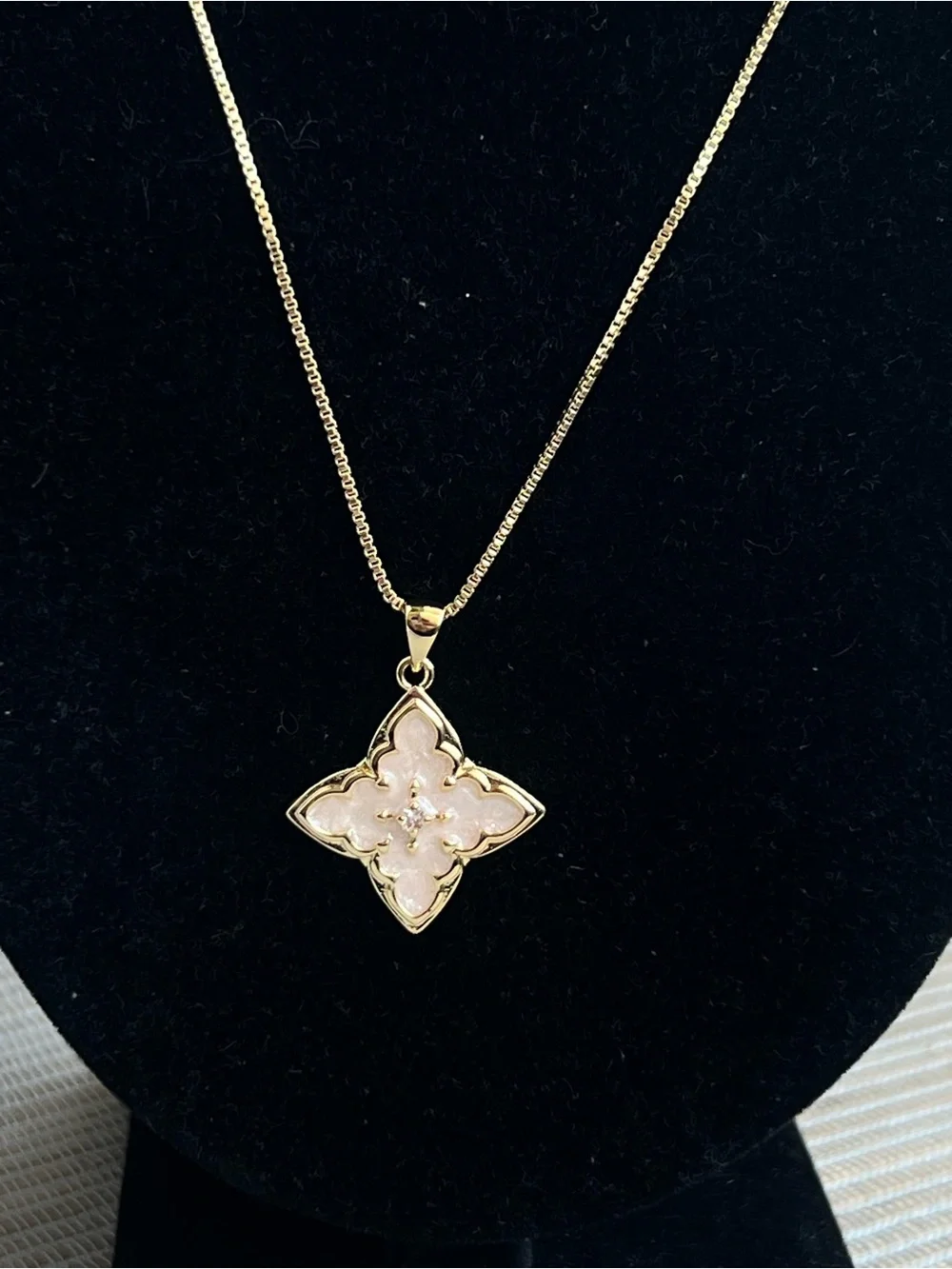 🩷- Gold Chain Necklace with beige and swirl accents diamond shaped  Pendant